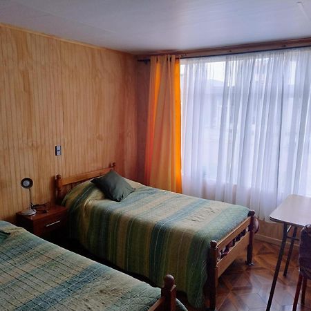 Hostal Y Residencial El Mundial Puerto Natales Ngoại thất bức ảnh