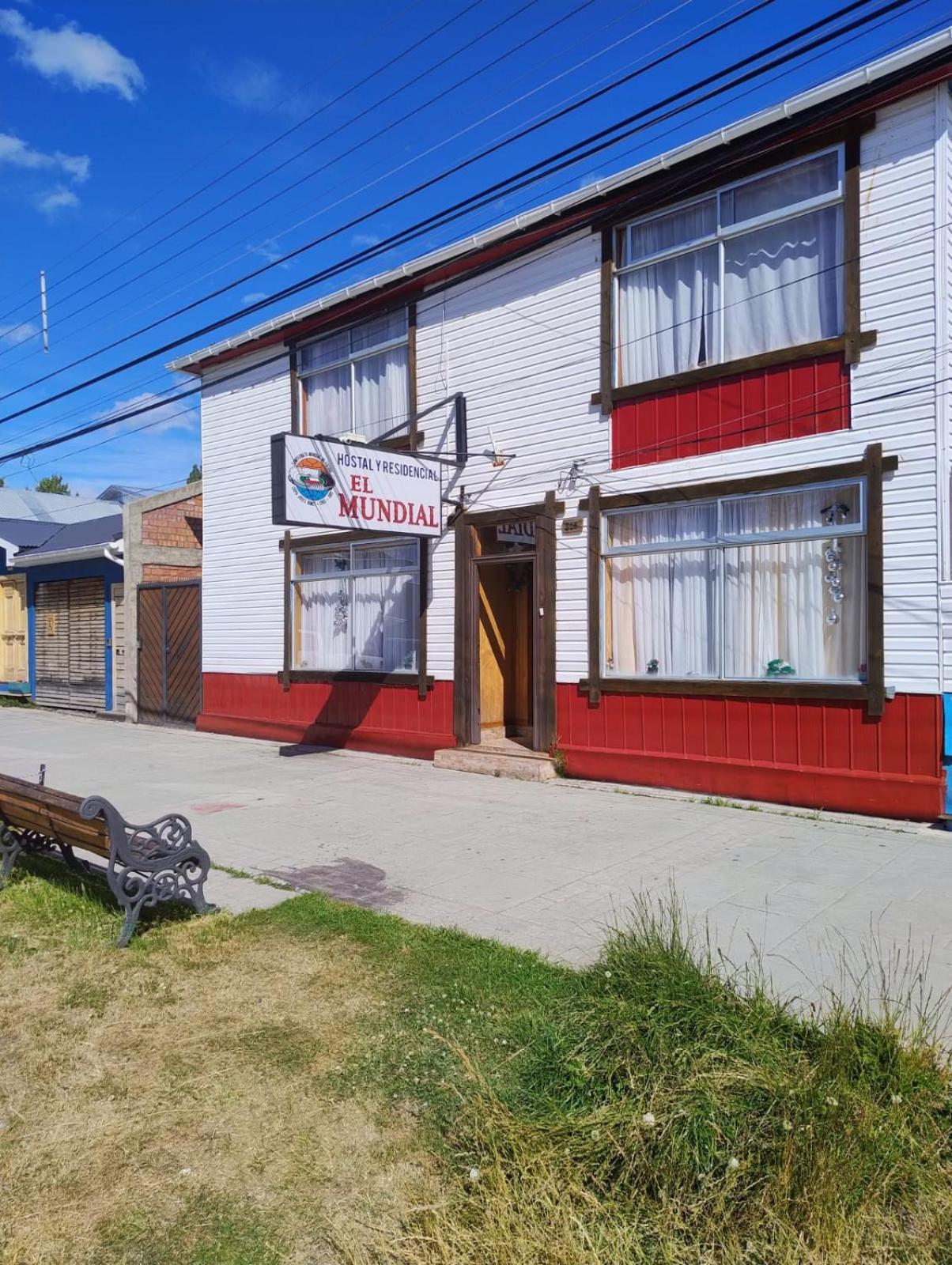 Hostal Y Residencial El Mundial Puerto Natales Ngoại thất bức ảnh