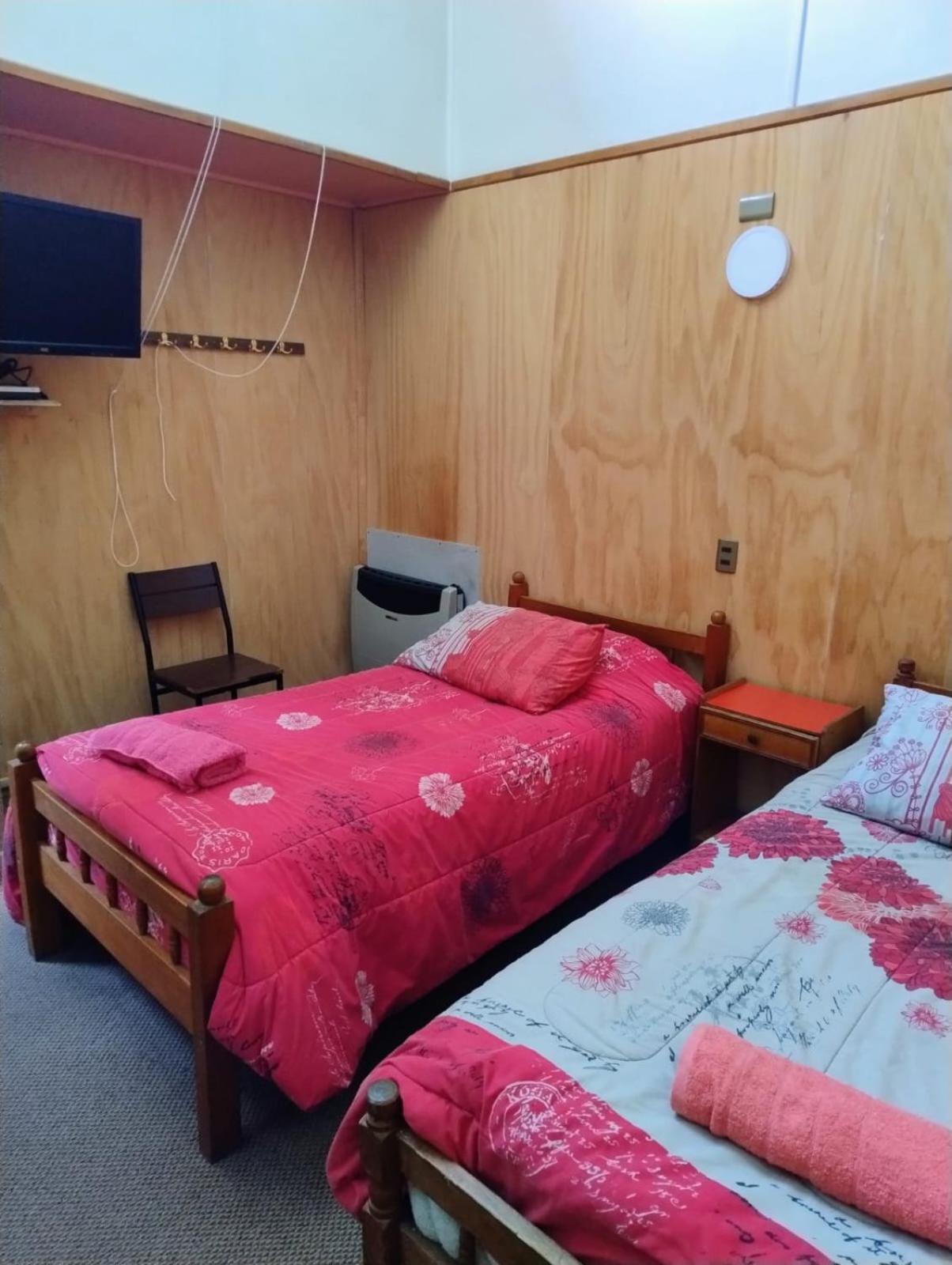 Hostal Y Residencial El Mundial Puerto Natales Ngoại thất bức ảnh